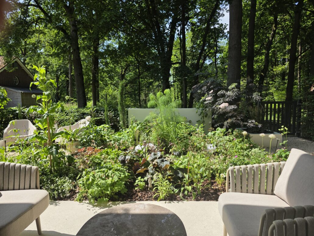 Romantische strakke tuin